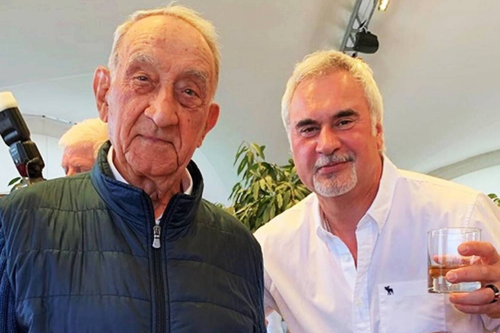 Валерий Меладзе тайно вернулся в Россию и побывал на могиле умершего от коронавируса отца