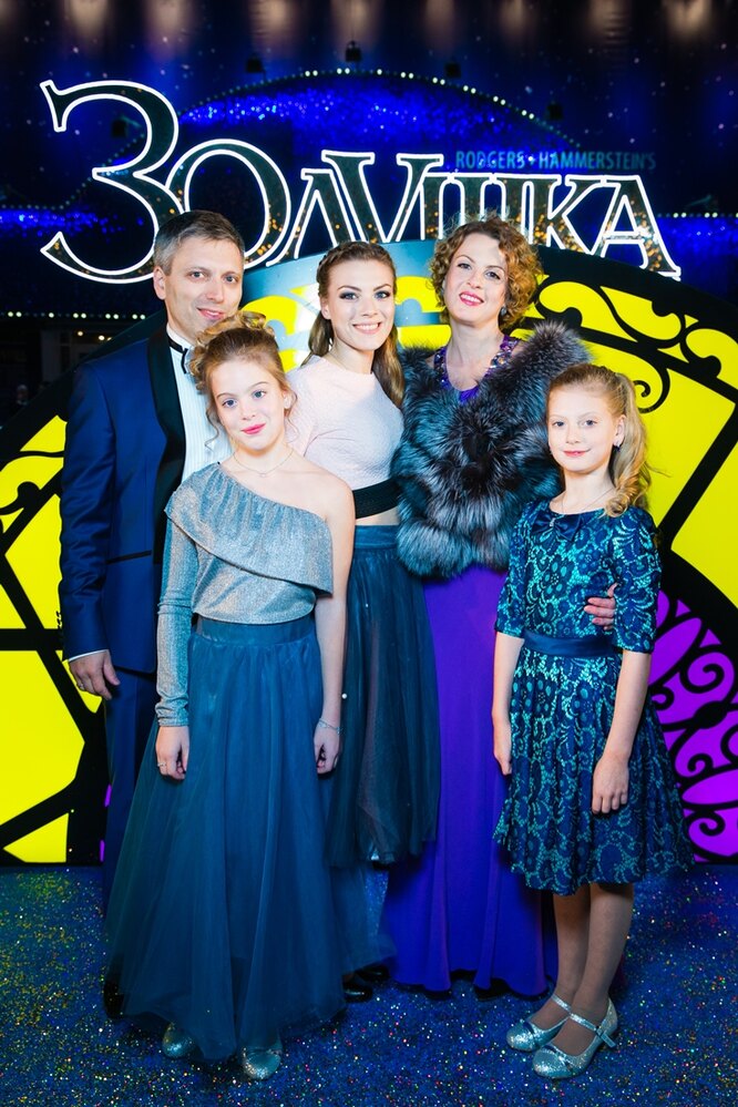 Дмитрий Богачев с семьей 