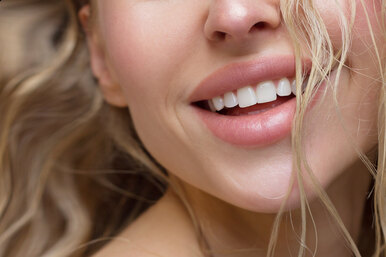 Пухлые губы без инъекций: 9 приемов в макияже