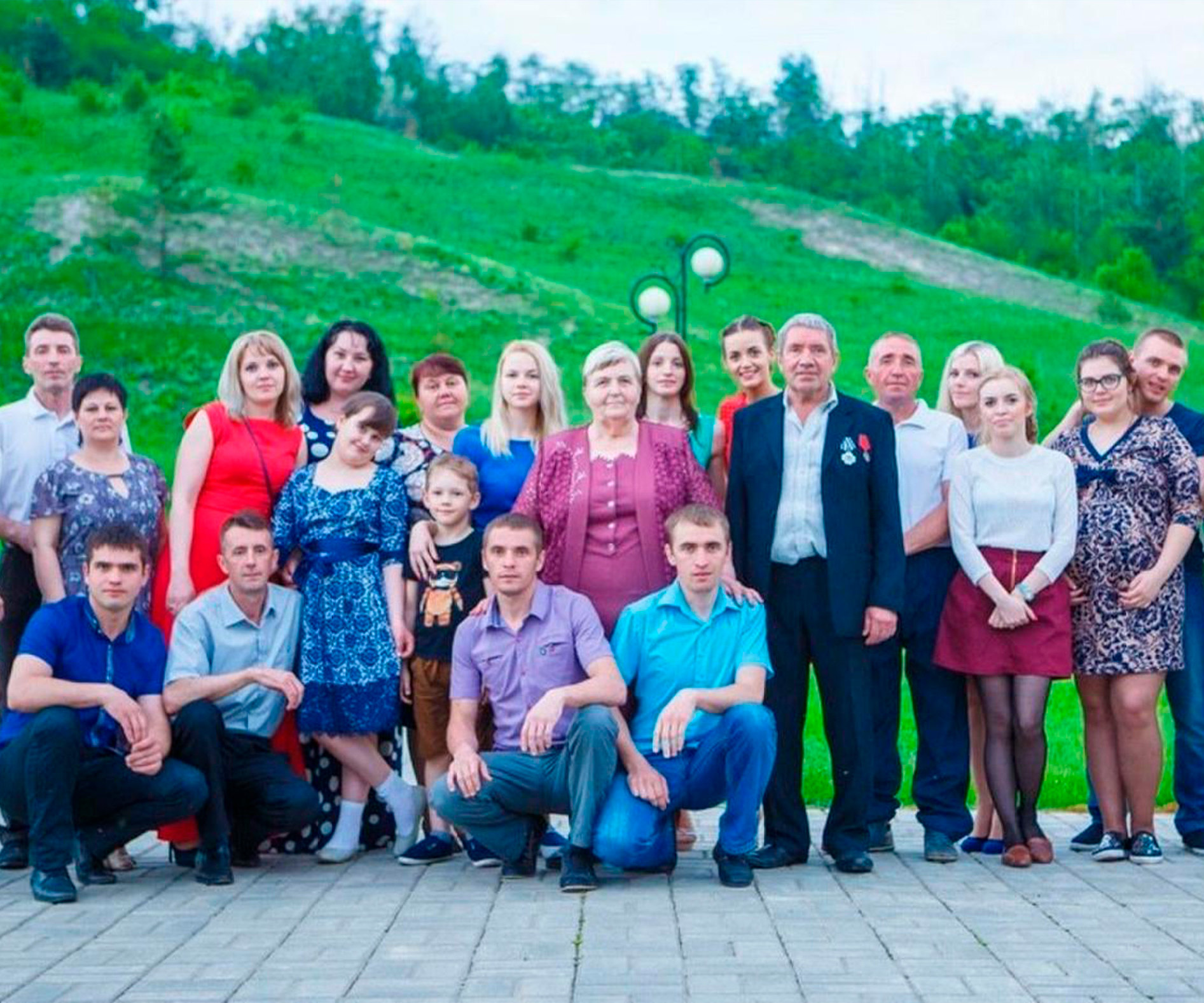 Старшему 50, младшей 28, шестеро умерли: история самой многодетной семьи России