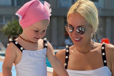 «Чудесные мама и дочь!»: Лера Кудрявцева и Маша в купальниках восхитили фанатов