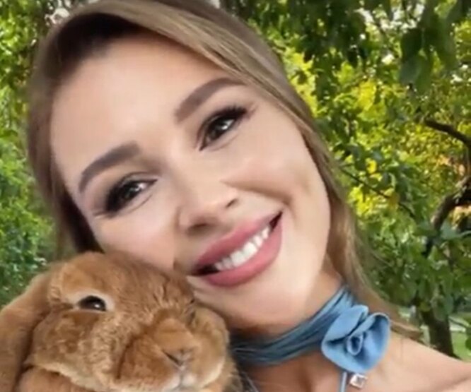 «Я сегодня с малышом»: Анна Заворотнюк стала звездой завораживающей съемки на природе