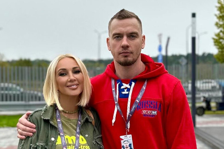 Лера Кудрявцева впервые за долгое время улетела за границу с мужем и дочерью