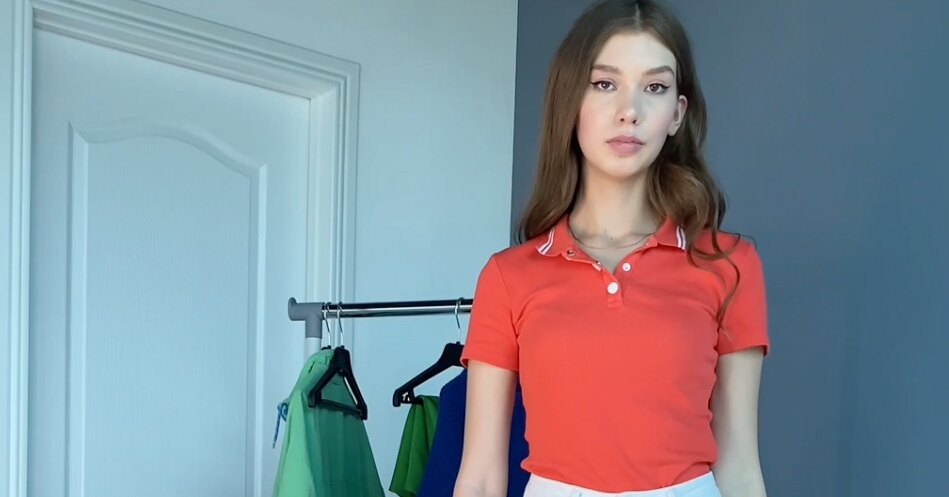 What to wear with a polo shirt: top 3 summer outfits from Anastasia Budnicheva