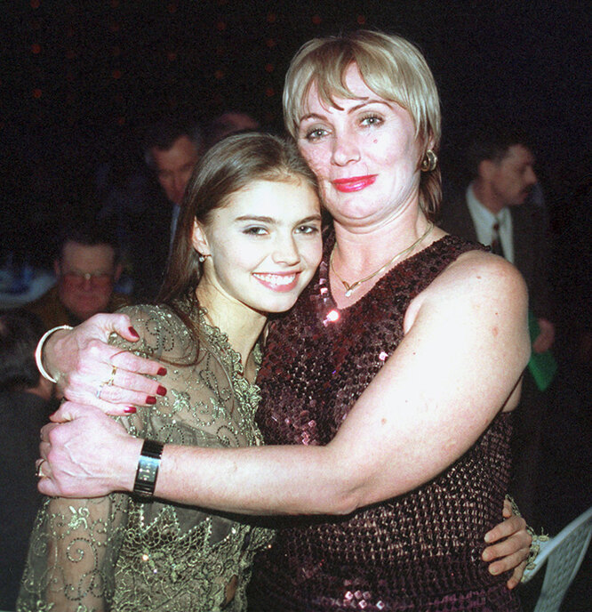 They share an iron character and a fox look: what Alina Kabaeva’s mother looks like