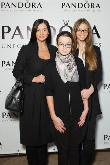 Екатерина Стриженова с дочерьми