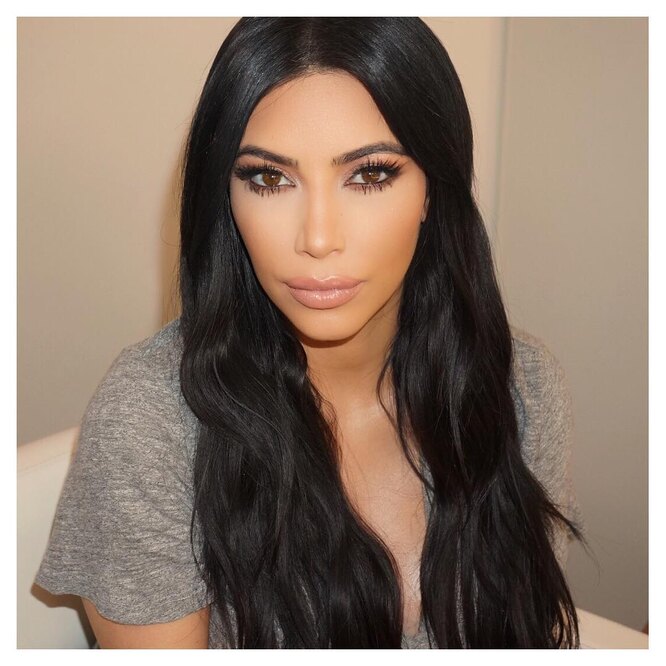 instagram.com/kimkardashian/ (Социальная сеть признана экстремистской и запрещена на территории Российской Федерации)
