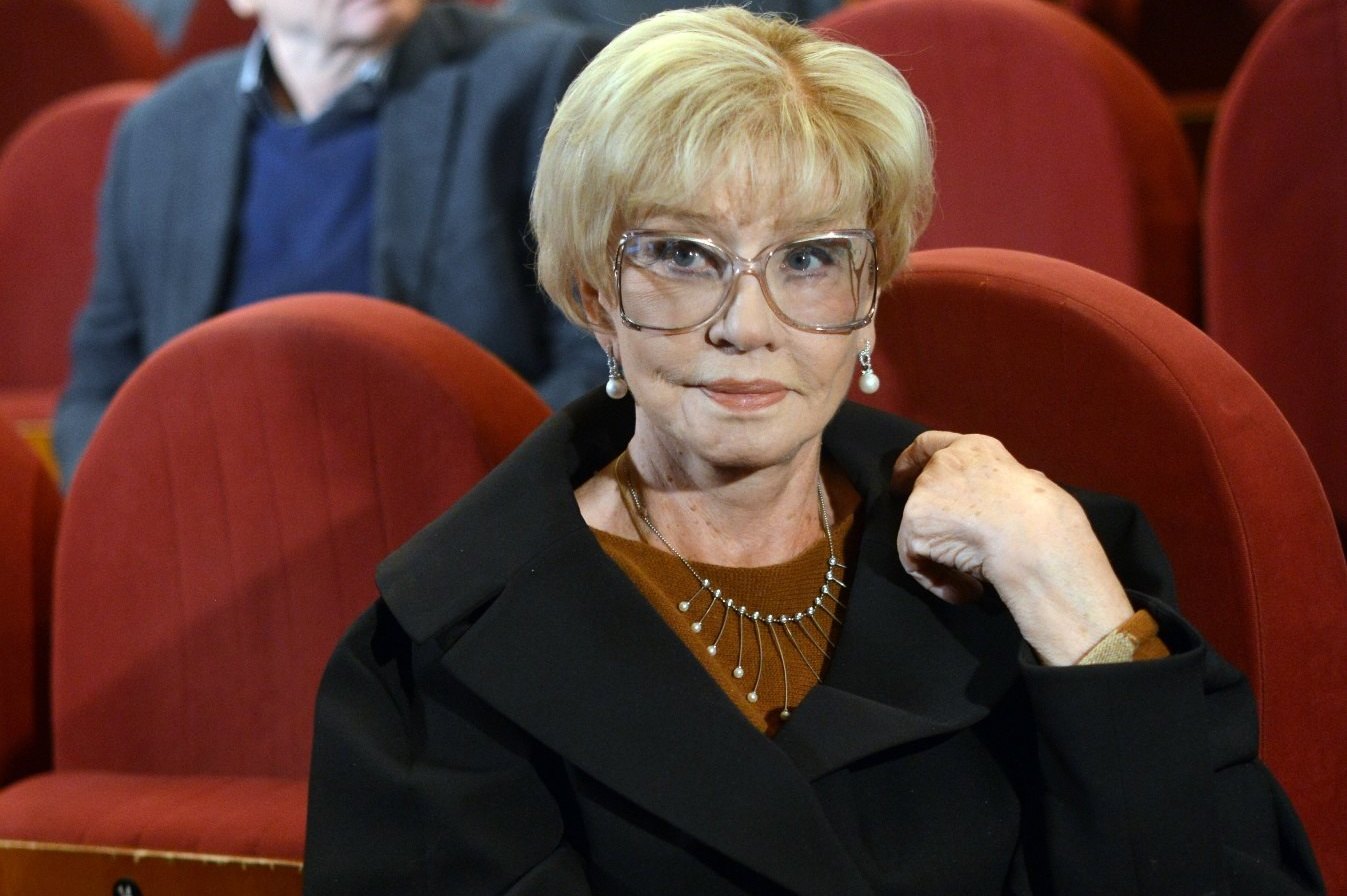 Вера Алентова потрясающе выглядит!: кинозвезду в пестром халате сняли на видео