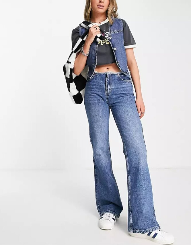Женские джинсы клеш Topshop, 3890 руб.