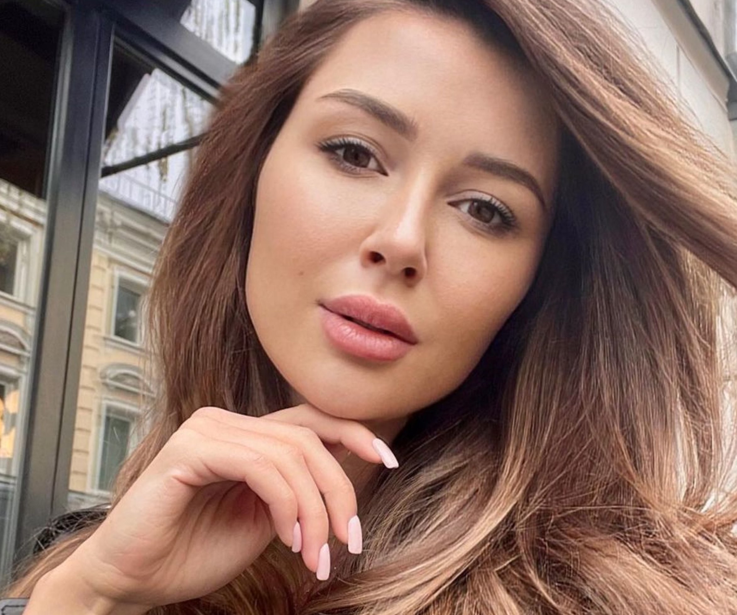 Ты примешь мою розу: Анна Заворотнюк в сексуальном наряде эротично позировала на рояле