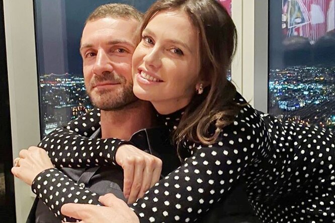 Дарья Жукова публично проявила чувства к новому мужу на звездной вечеринке Дарья Жукова публично проявила чувства к новому мужу на звездной вечеринке