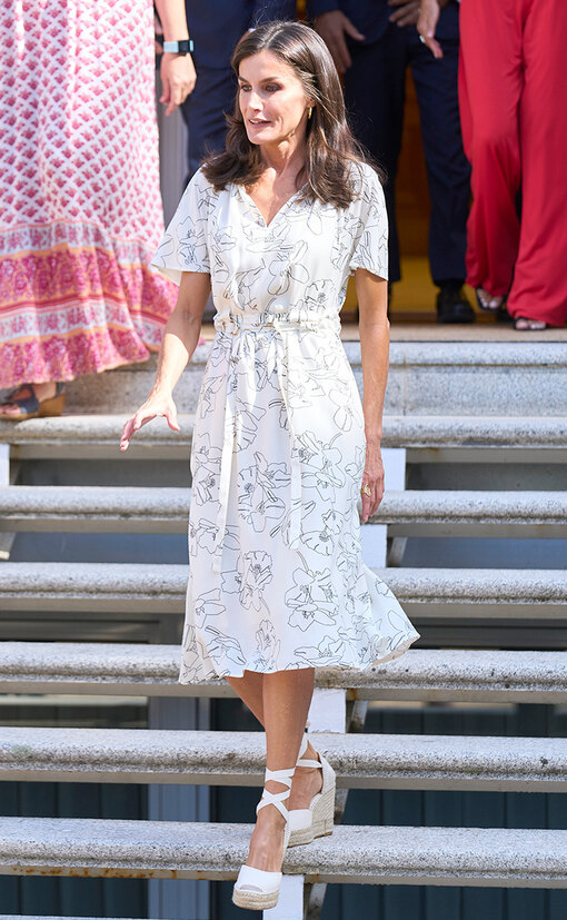 Like Queen Letizia: “ballet” ribbon espadrilles – 12 perfect models Like Queen Letizia: “ballet” ribbon espadrilles – 12 perfect models
