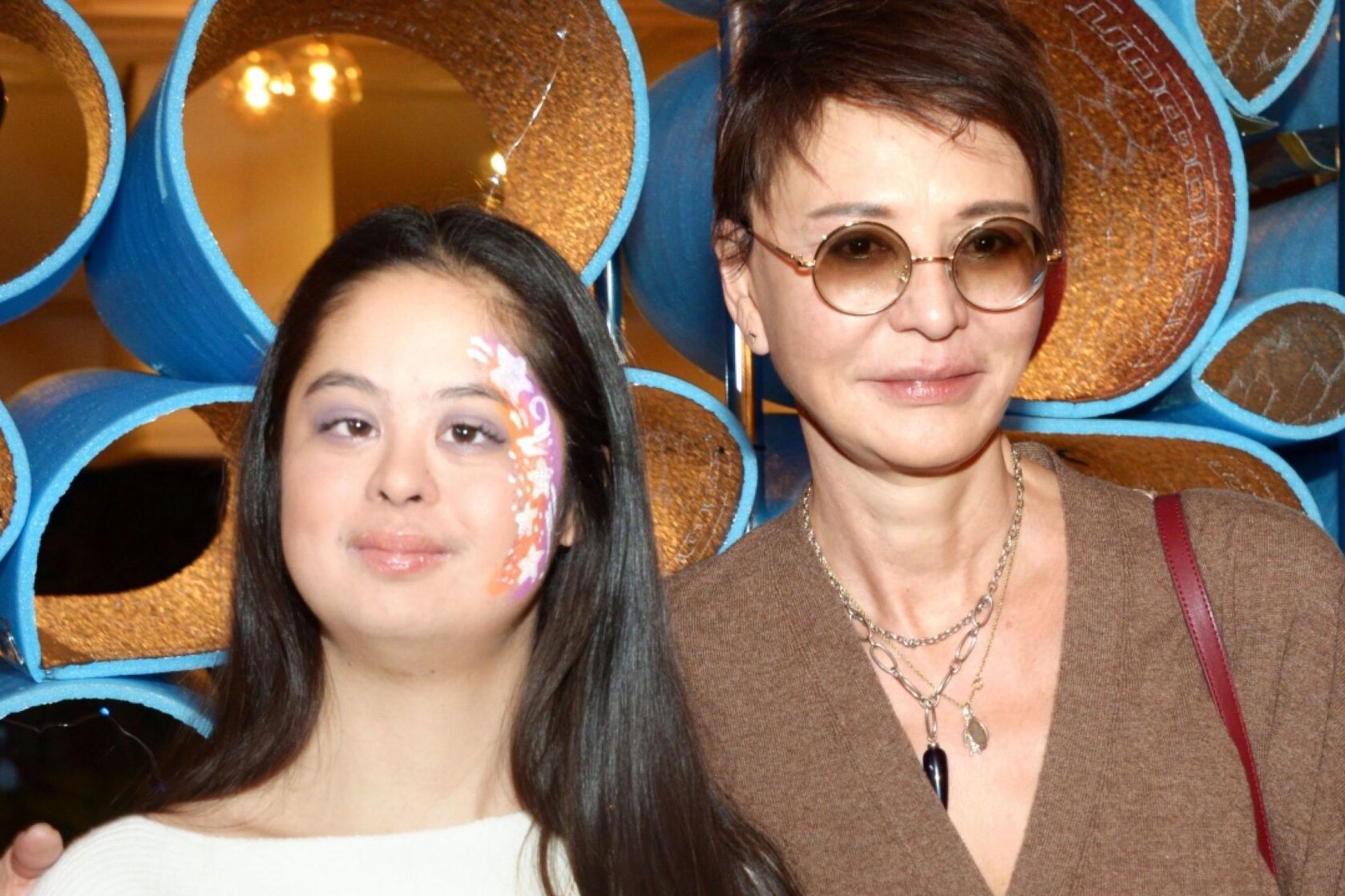 Ирина Хакамада и ее особенная 27-летняя дочь снялись в бикини на яхте в Таиланде