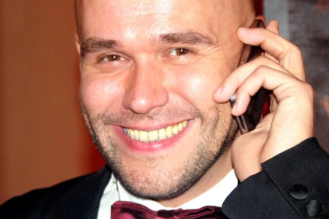 Максима Аверина наказали за пьяный дебош в самолете Барнаул — Москва Максима Аверина наказали за пьяный дебош в самолете Барнаул — Москва