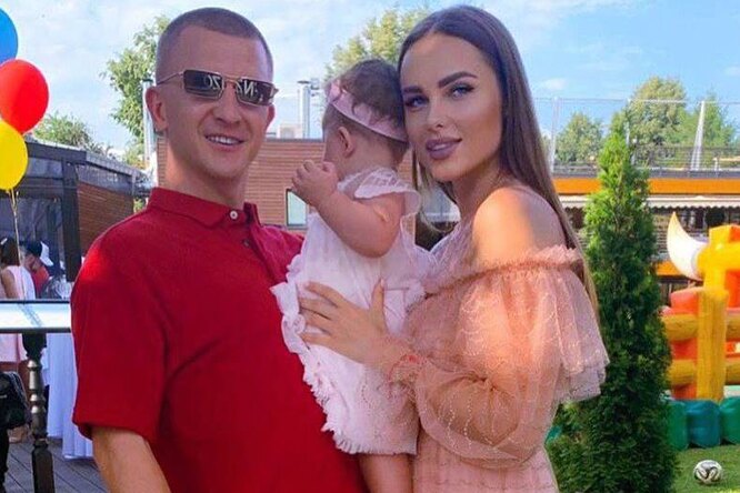 Дочь Ханны и Пашу совершила первый «выход в свет» Дочь Ханны и Пашу совершила первый «выход в свет»