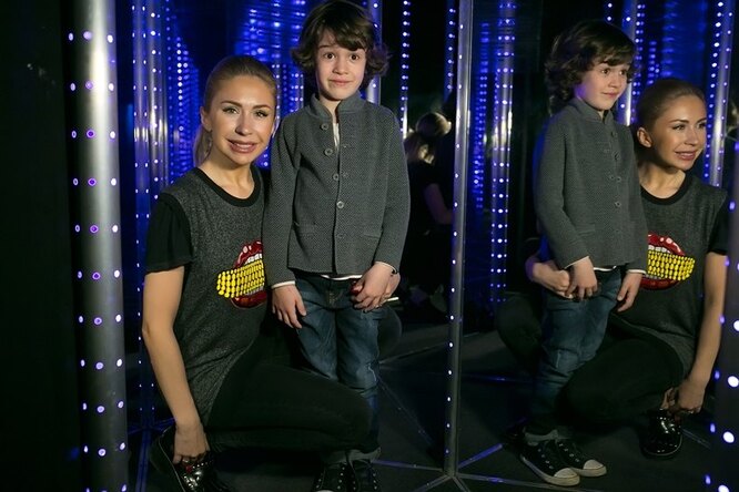 Noize MC и Анастасия Гребенкина с детьми «высадились» на Марс Noize MC и Анастасия Гребенкина с детьми «высадились» на Марс