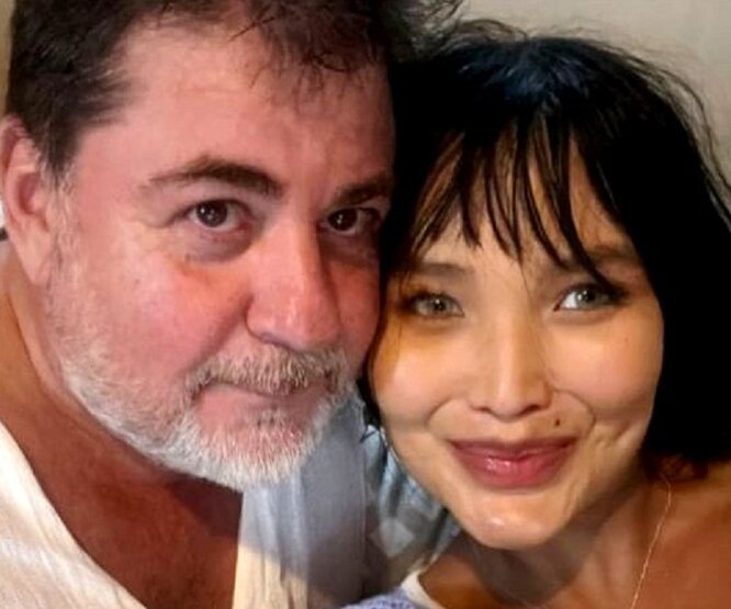 «Нагая и уязвимая»: жена Александра Цекало снялась топлес и сравнила себя с Памелой Андерсон