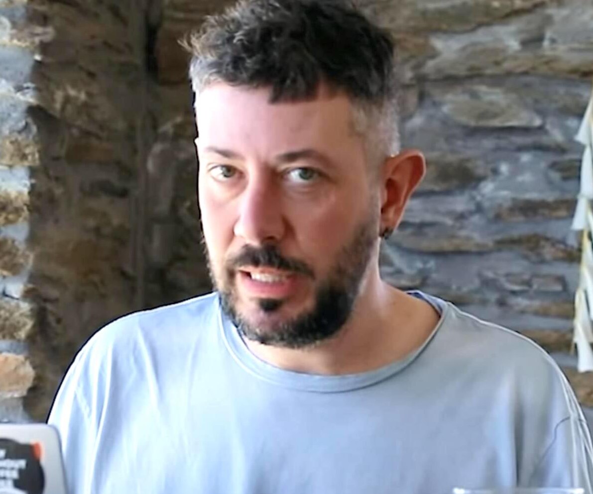 «Я развожусь»: Артемий Лебедев объявил о разрыве отношений с матерью своих шестерых детей