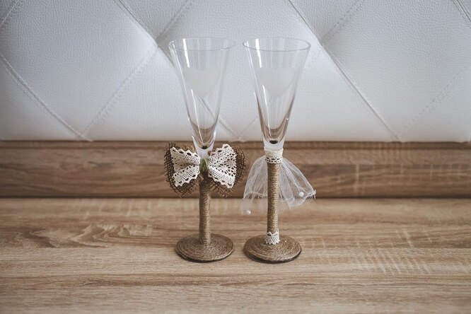 Stronger than wood: how to celebrate a wedding in wood and what to give in return