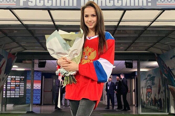 Алина Загитова установила личный рекорд перед поединком лидеров КХЛ