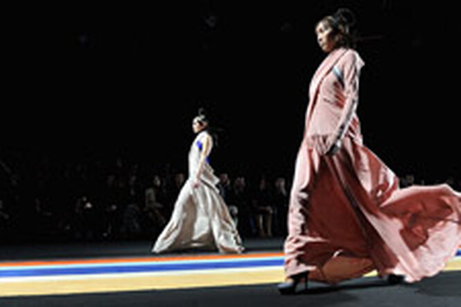 Новый сезон Mersedes-Benz Fashion Week 2011 Новый сезон Mersedes-Benz Fashion Week 2011