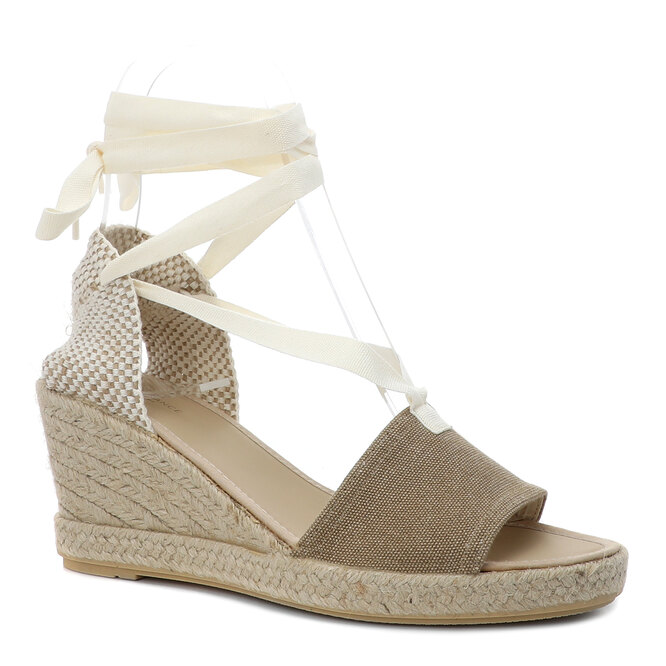 Trendy sneakers, 2200 rubles.