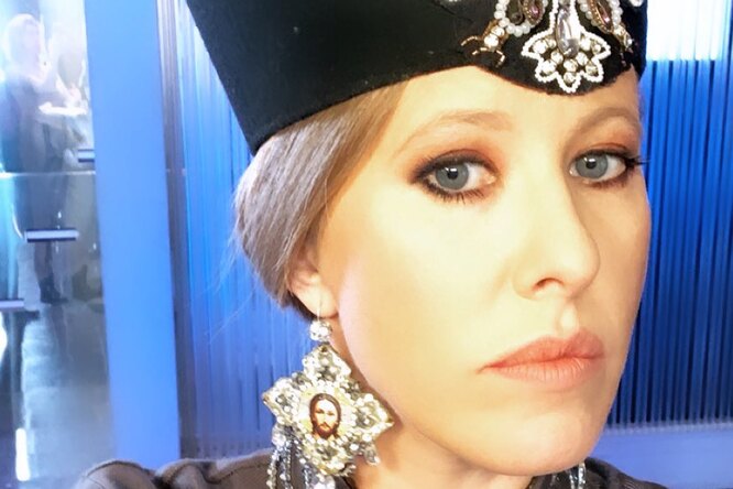Ксения Собчак в кощунственных серьгах с ликом Иисуса Христа удивила поклонников Ксения Собчак в кощунственных серьгах с ликом Иисуса Христа удивила поклонников