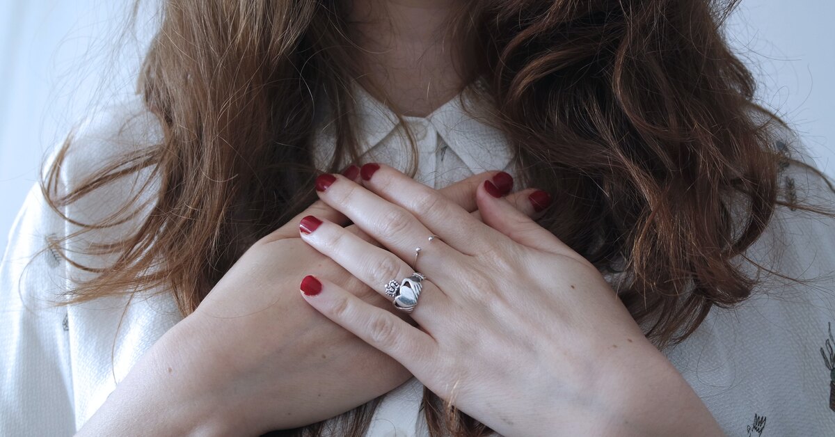 This mysterious symptom screams of an impending heart attack: it is most often seen in women
