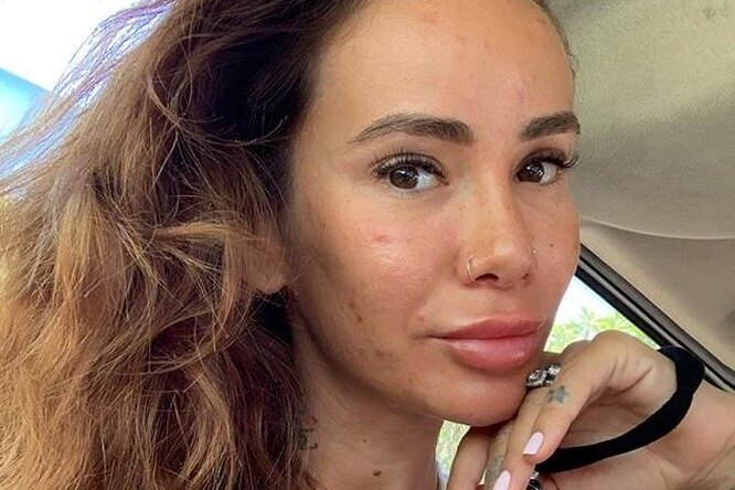 Айза Анохина восхитила поклонников «страшным» селфи без макияжа и ретуши Айза Анохина восхитила поклонников «страшным» селфи без макияжа и ретуши