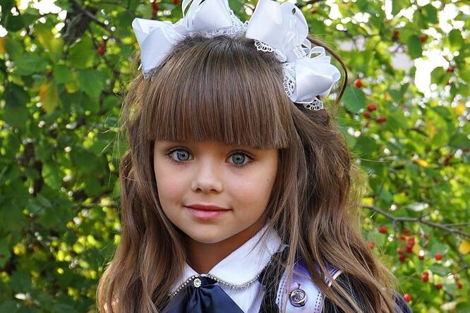 «Самая красивая девочка в мире» Анастасия Князева пошла в первый класс