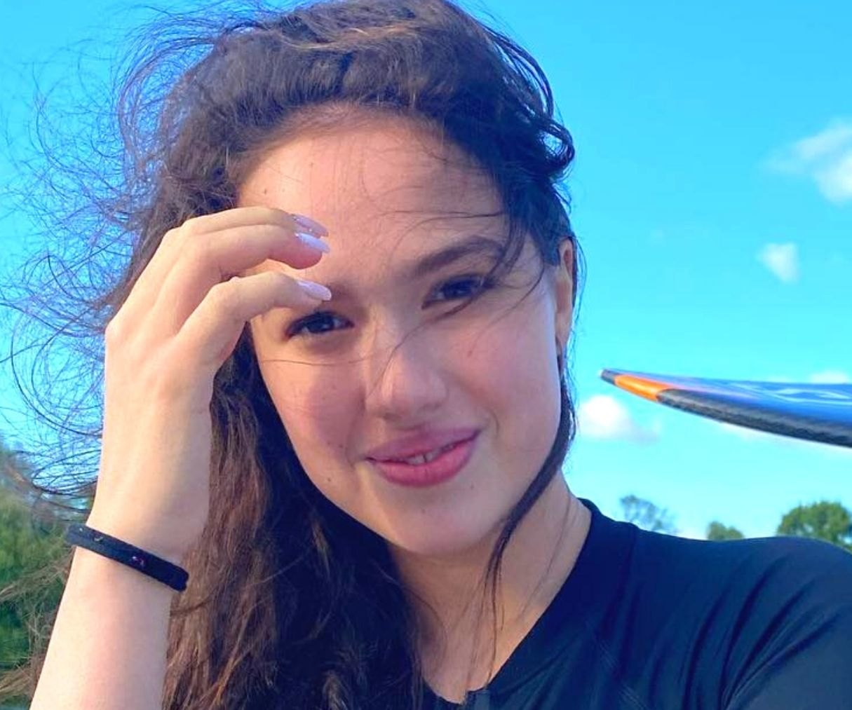 Радуем именинницу: Алина Загитова снялась на пляже с подругами в день 20-летия