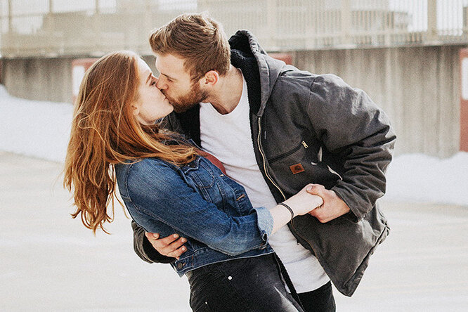 «Взрыв адреналина!»: 8 воспоминаний мужчин о первом поцелуе