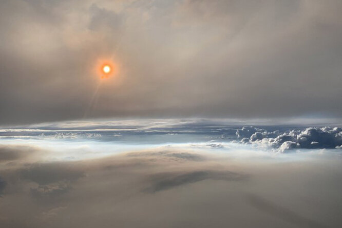 Огненное облако: невероятные фотографии, снятые над лесным пожаром в США