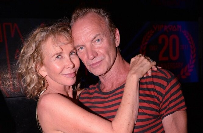 25 лет брака: Стинг и его жена показали страсть в ночном клубе Сен-Тропе