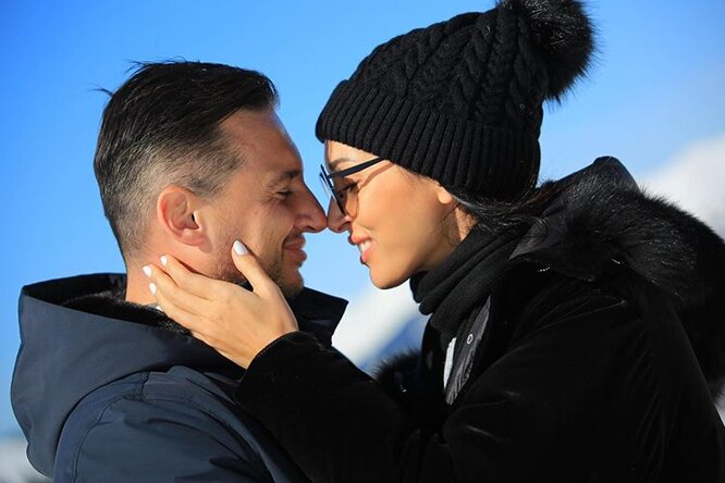«Столько любви»: Алсу растрогала поклонников чувственным фото с мужем