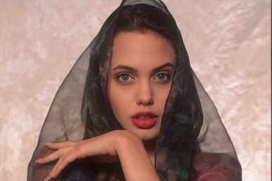 В сети появились новые фотографии 16-летней Анджелины Джоли