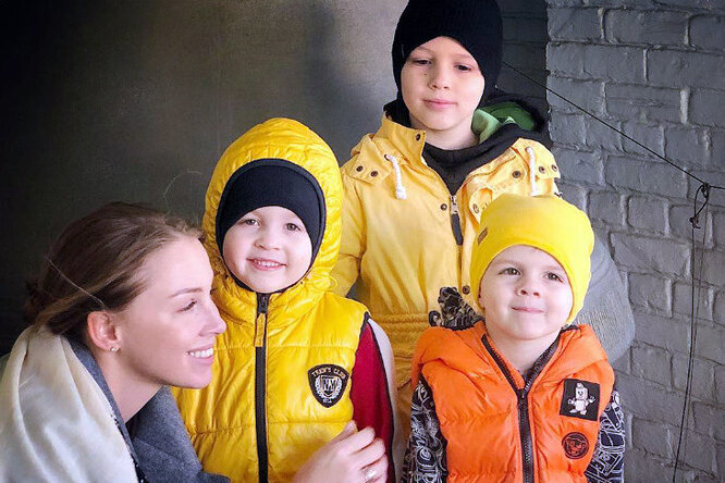 Полина Диброва впервые привезла детей на Красную площадь
